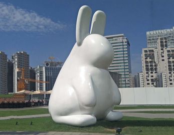 quality Barniz blanco de la hornada del acero inoxidable del metal de la escultura linda creativa del conejo factory